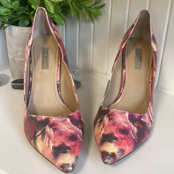 BCBGeneration 4” Stiletto - 9.5 - Picture 2 of 8